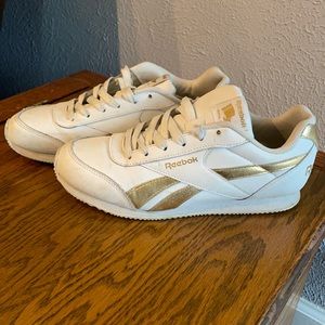 5.5 youth, 8 women’s. bought in kids section and they fit me as an 8